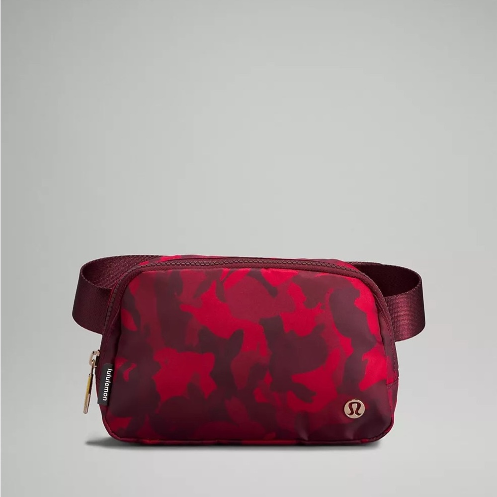 Camo everywhere belt bag lululemon LUNAR new year print in red bunny/rabbit